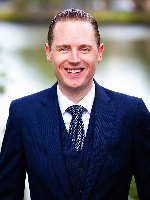 Elliott Dean - Real Estate Agent