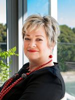 Ali Moore - Real Estate Agent