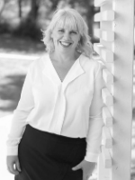 Jodi Wolfe - Real Estate Agent
