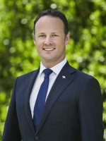 Elliot Gill - Real Estate Agent