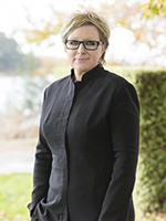 Stephanie Hendry - Real Estate Agent