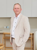 Ashley Hollingsworth - Real Estate Agent