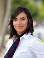 Vikki Hutchison - Real Estate Agent