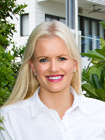 Stephanie Bacon - Real Estate Agent