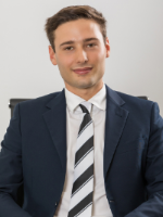 Yianni Mooney - Real Estate Agent