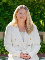 Carlie Curtis - Real Estate Agent