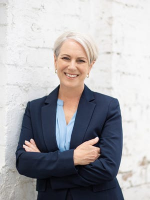 Sarah Thompson - Real Estate Agent