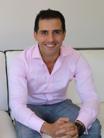 Ari Akbarian - Real Estate Agent