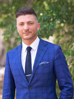 Tomas Mian - Real Estate Agent