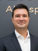 Sasha Szymon - Real Estate Agent