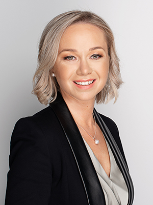 Samantha Hirniak - Real Estate Agent