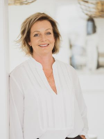 Andrea Tucker - Real Estate Agent