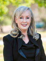 Suzie Farrell - Real Estate Agent