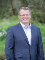 Lindsay Earnshaw - Real Estate Agent