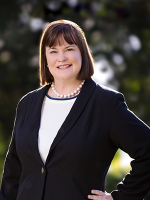 Stephanie Hearne - Real Estate Agent