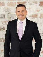 Laurie Moss - Real Estate Agent