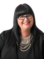 Nicole Dakis - Real Estate Agent