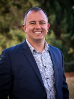 Cayne Moar - Real Estate Agent