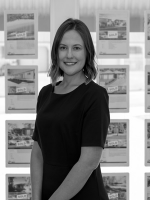 Helena Daniels - Real Estate Agent