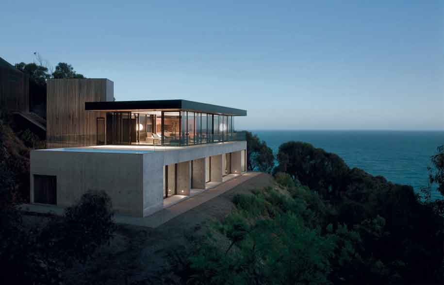 Clifftop house by architect Nik Karalis